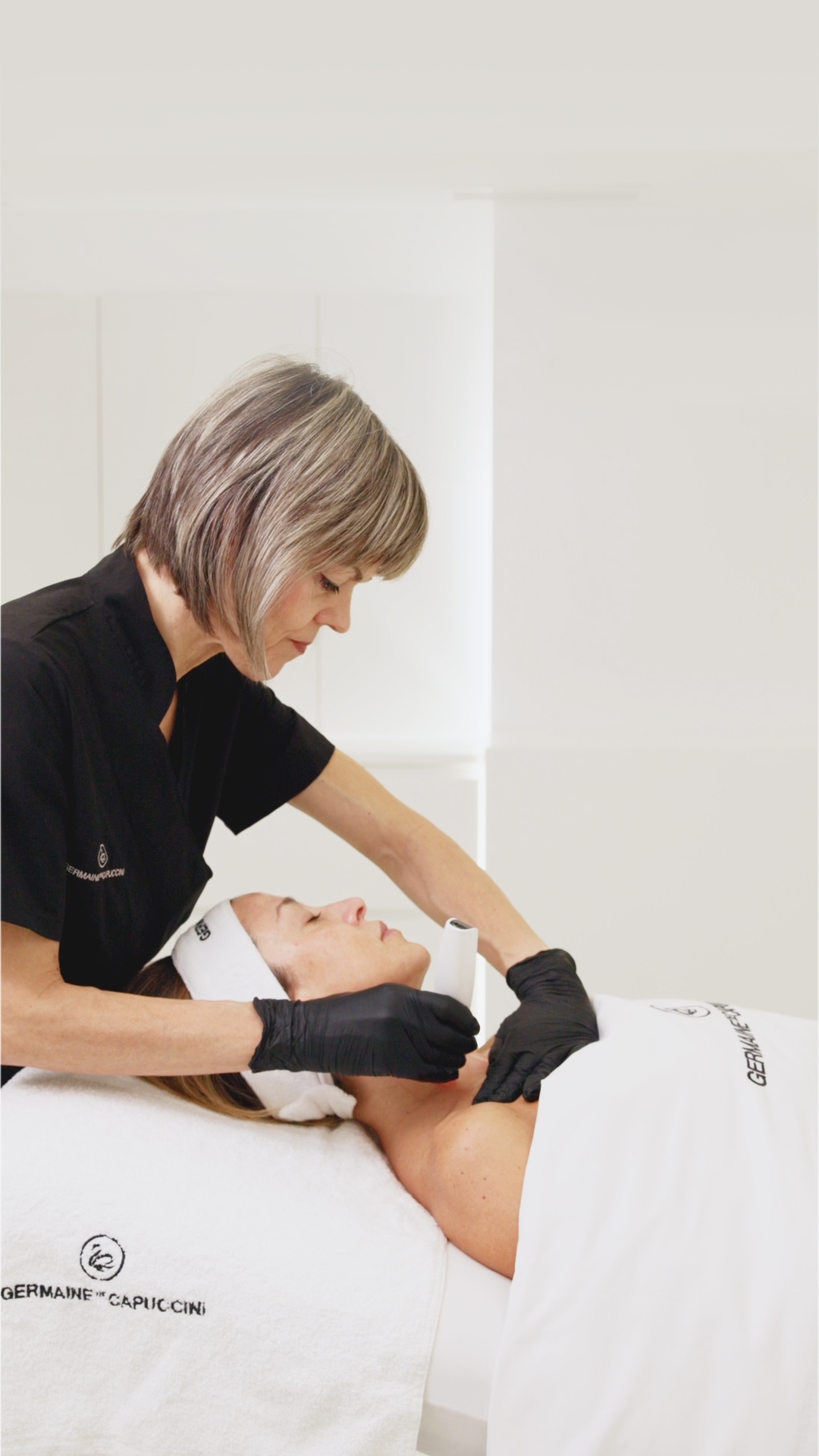 microneedling näole modell