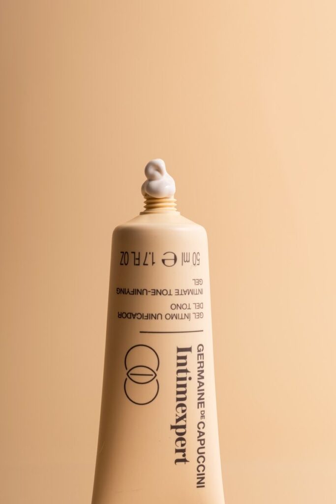 intiimpiirkonna pigmentatsiooni ühtlustava geeli tuub